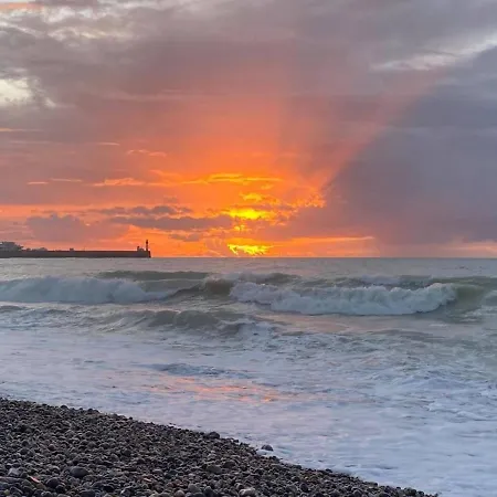 L'estacade Avec Sur *